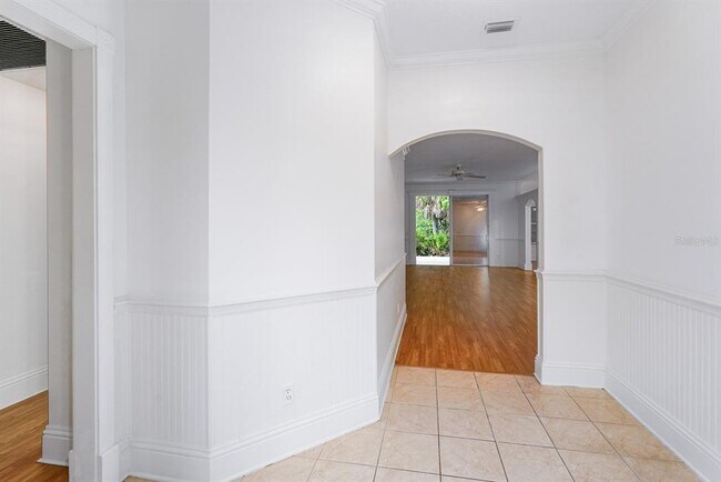 Foto del edificio - 295 Fareham Dr