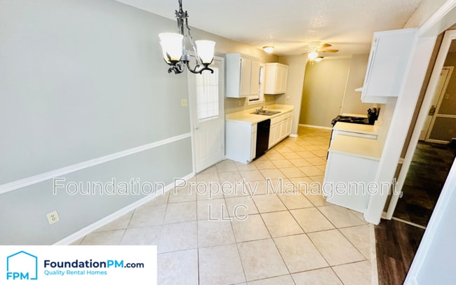 Building Photo - 3721 Schanna Dr