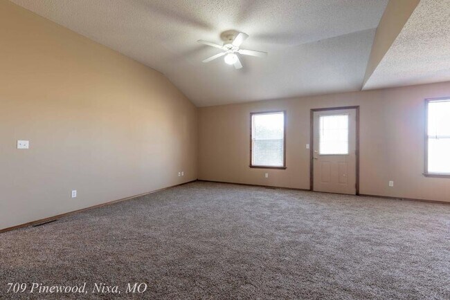 Foto del edificio - 709 S Pinewood Ln