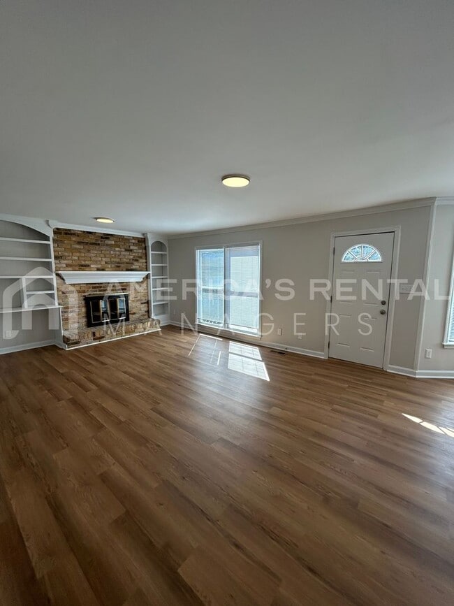 Building Photo - DEPOSIT PENDING! Townhome for rent in Hoov...