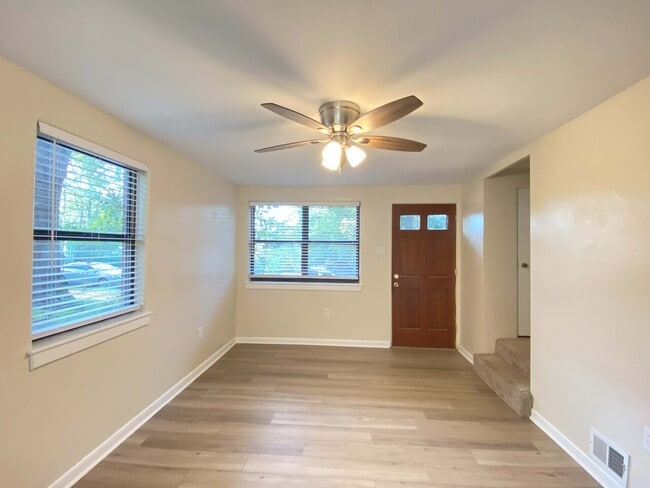 Building Photo - Faris Circle / Unit 12