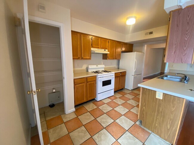 Foto del edificio - Spacious 3 Bedroom 2.5 Bathroom Home in Randolph Neighborhood