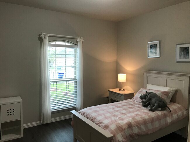 Furniture not included, picture of model - 2532 Jax St