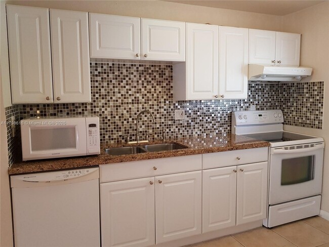 Building Photo - 509 Gardens Dr