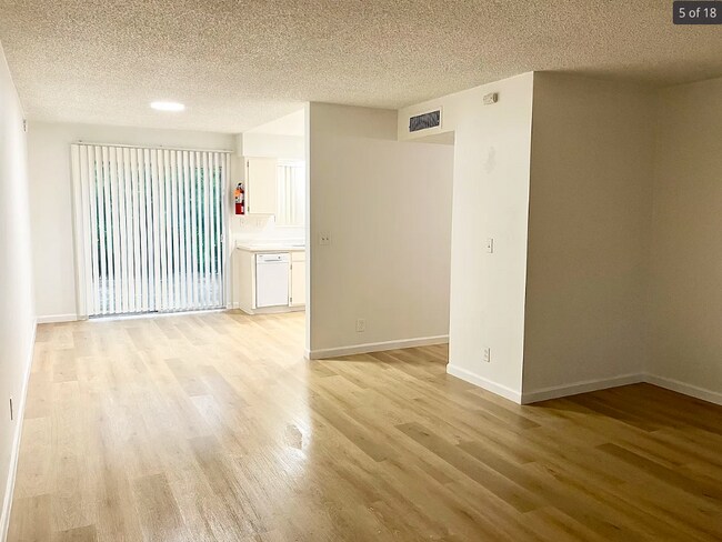 Foto del edificio - 831 N Belvedere Ave