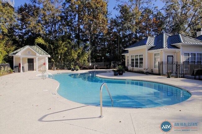 Foto del edificio - Spacious Top-Floor 2-Bedroom/2-bathroom Condo in The Estates at Westbury Park