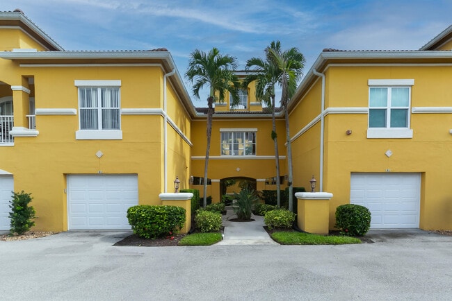 Building Photo - 5015 Fairways Cir