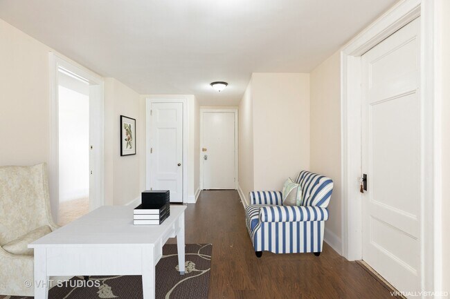 Foto del edificio - 5300 S Shore Dr