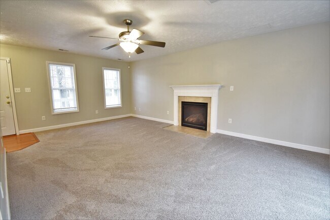 Foto del edificio - 4 Bedroom, 2 Bathroom : Pets under 30 lbs