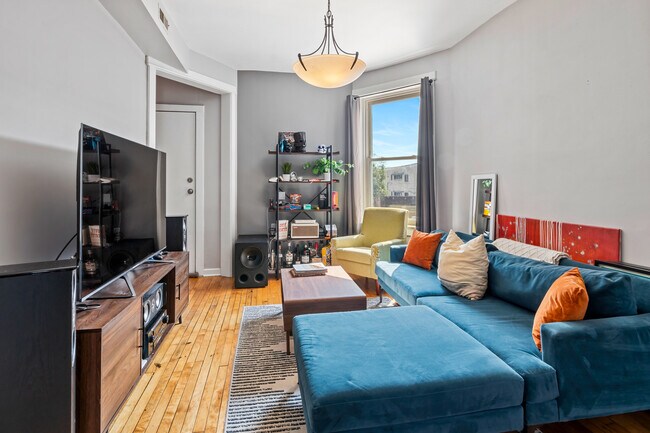 Foto del edificio - 2630 W Division St