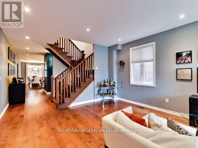 Building Photo - 82 Robina Ave