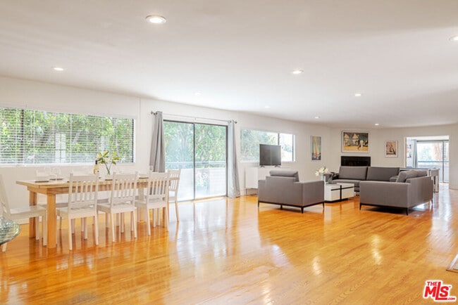 Foto del edificio - 110 N Barrington Ave