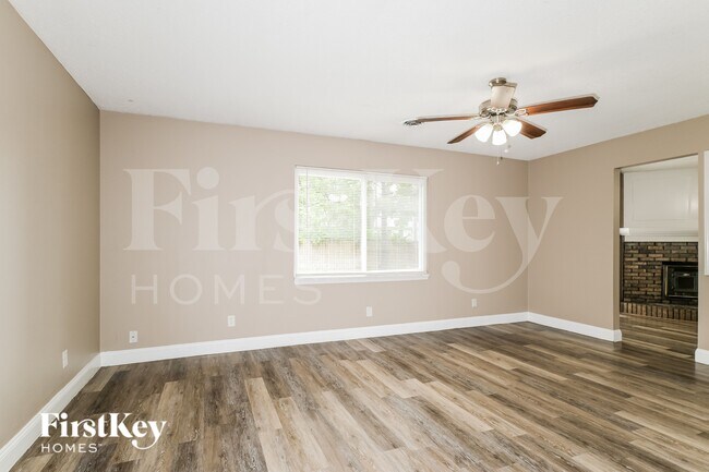 Foto del edificio - 11 S Lang Dr