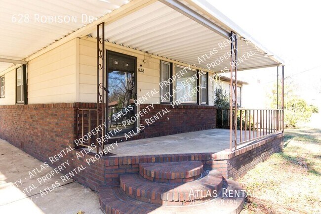 Foto del edificio - 628 Robison Dr