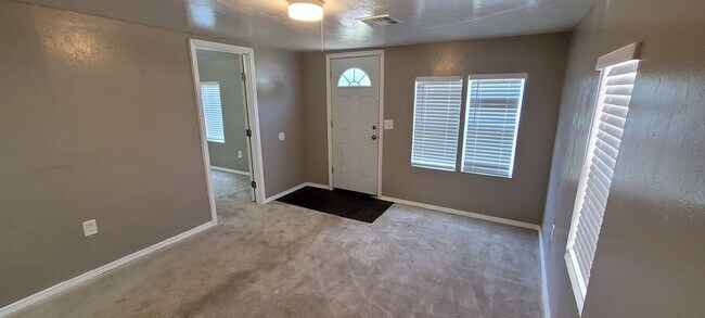 Foto del edificio - Cute 5 bedroom House