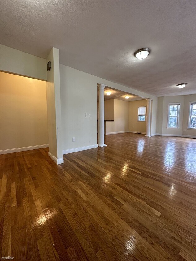 Foto principal - 3 br, 1 bath Duplex - 90 Norwell St Beauti...