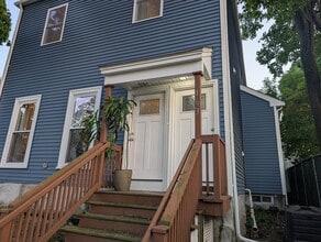 Building Photo - 163 Ferry St