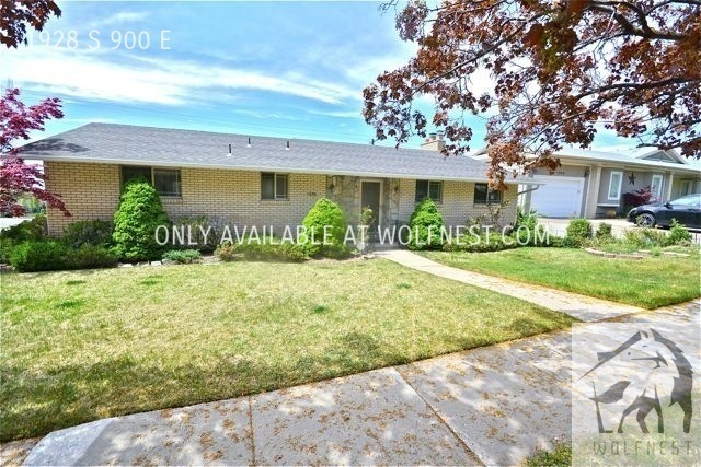 Primary Photo - No Security Deposit Option! Beautiful 4 Be...
