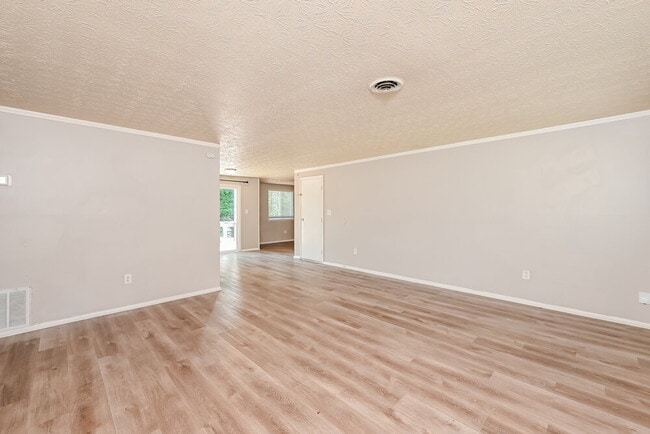 Foto del edificio - 1860 Suwanee Ridge Ct NW