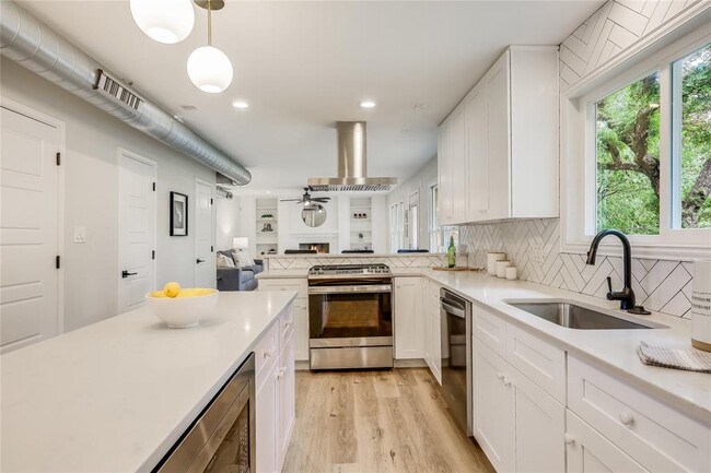 Building Photo - 2401 Lehigh Dr