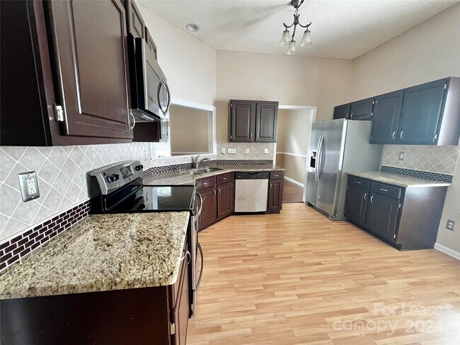 Building Photo - 12121 Landing Green Dr