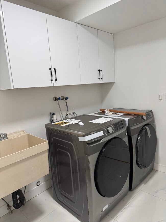 Building Photo - 12712 115B Av