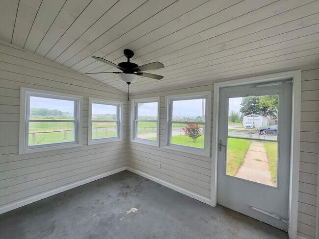 Building Photo - 2113 Larkhall Rd
