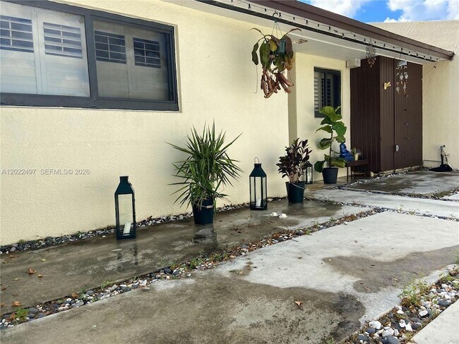 Foto del edificio - 13932 Kendale Lakes Dr