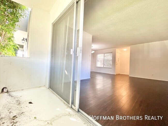 Foto del edificio - 1041 S Corning St Los Angeles, CA 90035