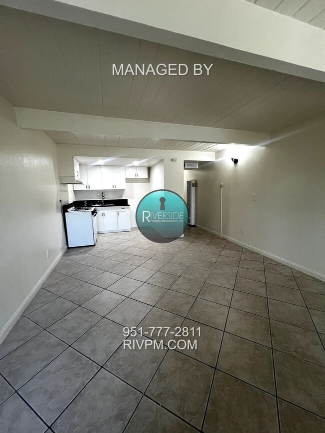 Building Photo - 1221 Villa St