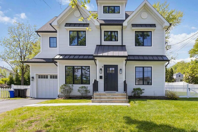 Primary Photo - 4 Parkside Ave