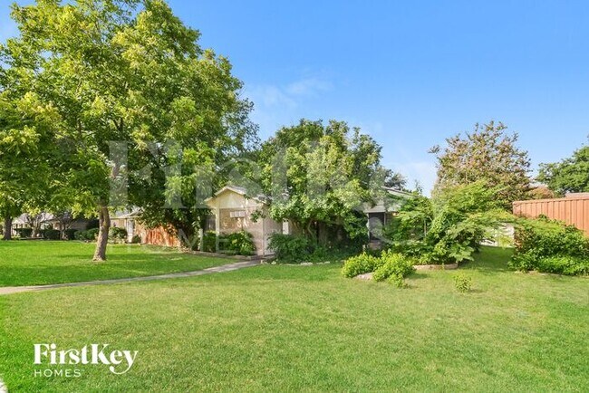 Foto del edificio - 3004 Charter Oak Dr