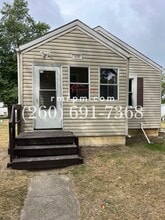 Building Photo - 1220 Fairview Ave