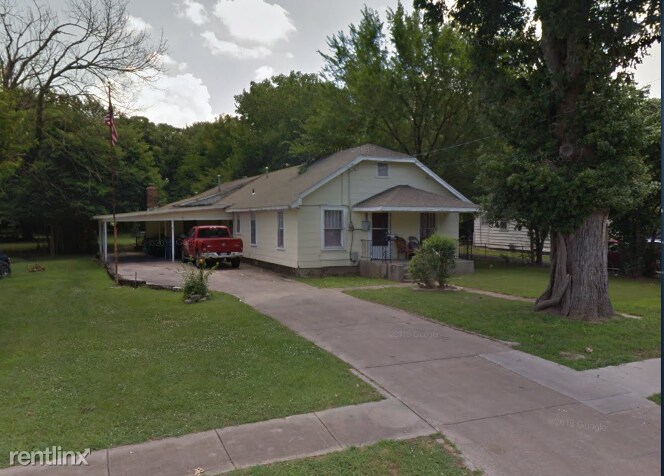 Foto principal - 4 br, 1 bath House - 2532 N East Ave