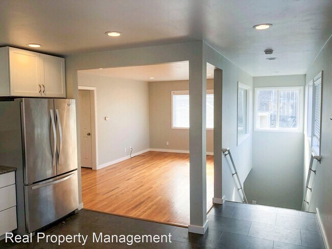Building Photo - 925 6th St