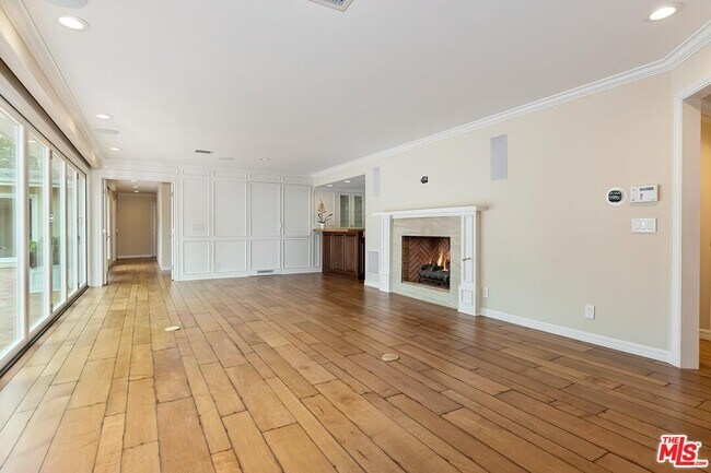 Foto del edificio - 4211 W Toluca Lake Ln