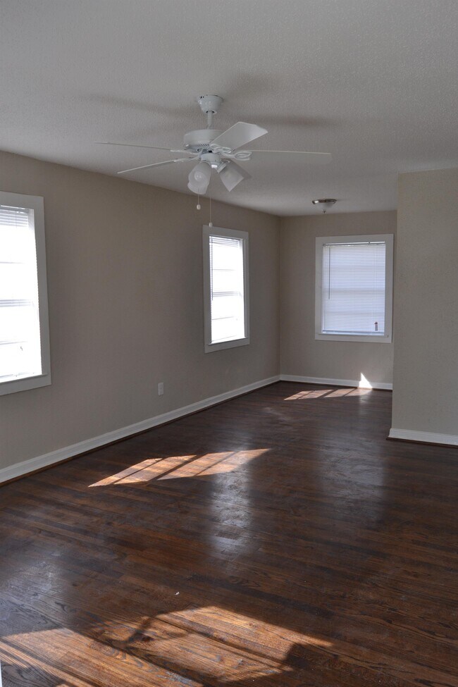Building Photo - 6715 Moss Rose St