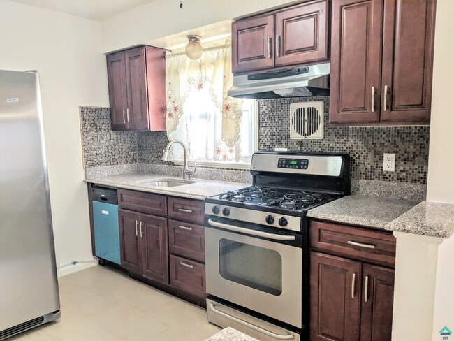 Foto del edificio - 7914 Sutter Ave