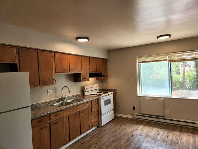 Foto del edificio - 6111 Laurel Hall Dr