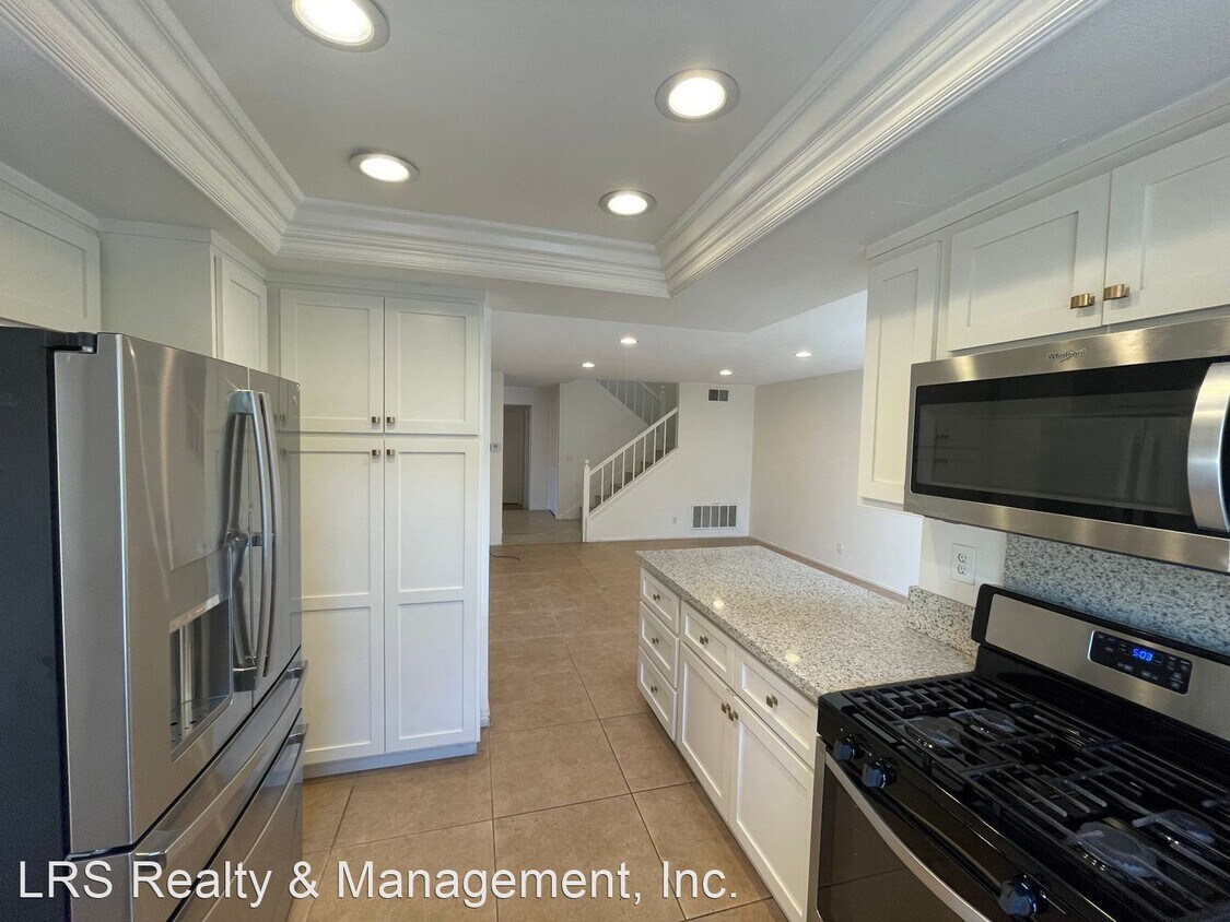 Foto principal - 3 br, 2.5 bath House - 13 Heather Hill Lane