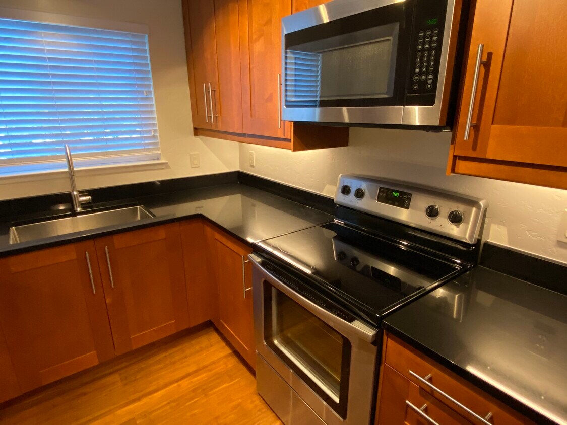 Foto principal - 674 Kirkland Dr