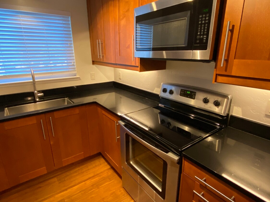 Primary Photo - 674 Kirkland Dr