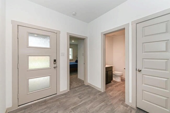 Foto del edificio - 1210 Kingbird Ct