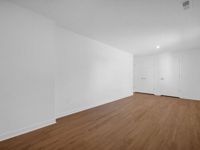 Building Photo - Modern 3 Bed, 2.5 Bath Condo – Spacious, S...