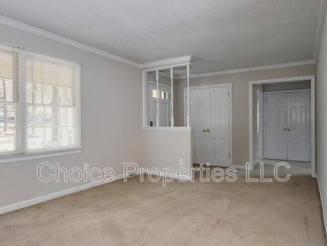 Foto del edificio - 3308 Silver Stream Rd