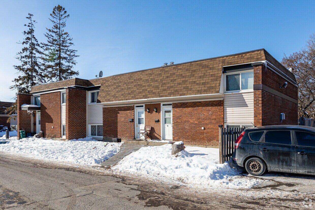 Beaverbrook Townhomes 1120 Beaverbrook Ln Ottawa, ON