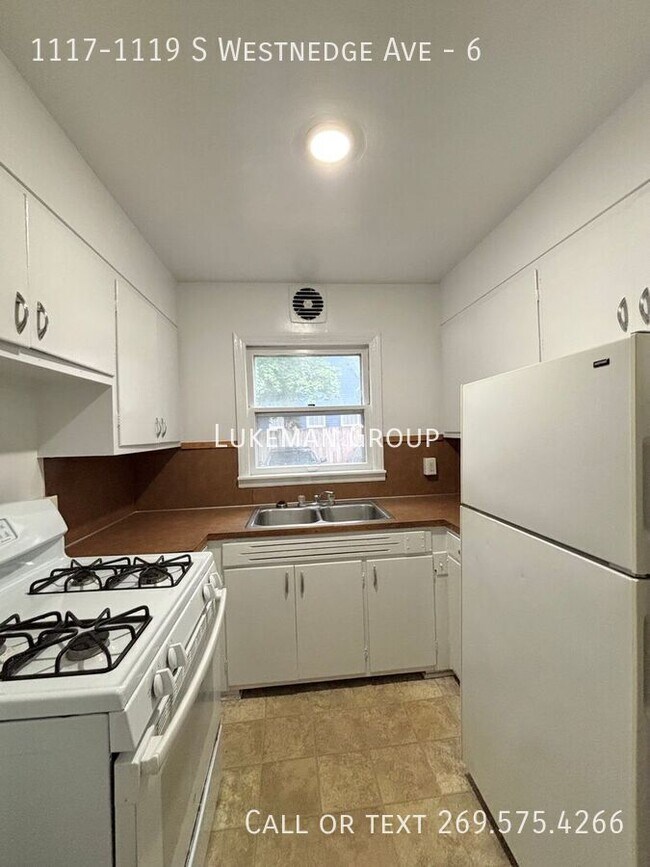 Foto del edificio - 1117-1119 S Westnedge Ave-6