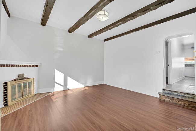 Building Photo - 88-33 Francis Lewis Blvd