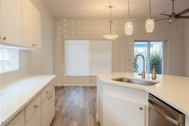 Foto del edificio - 10700 Aqua Surf Ct