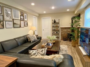 Building Photo - 36 Jamestown Dr